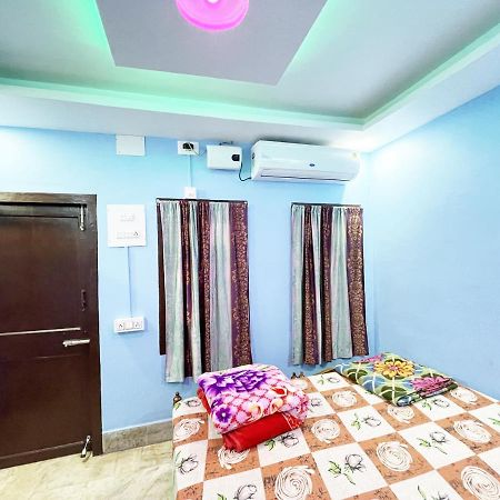 Hotel Radha Krishna Puri Esterno foto