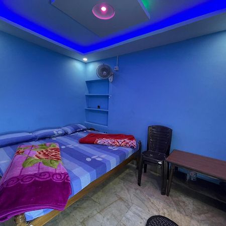 Hotel Radha Krishna Puri Esterno foto