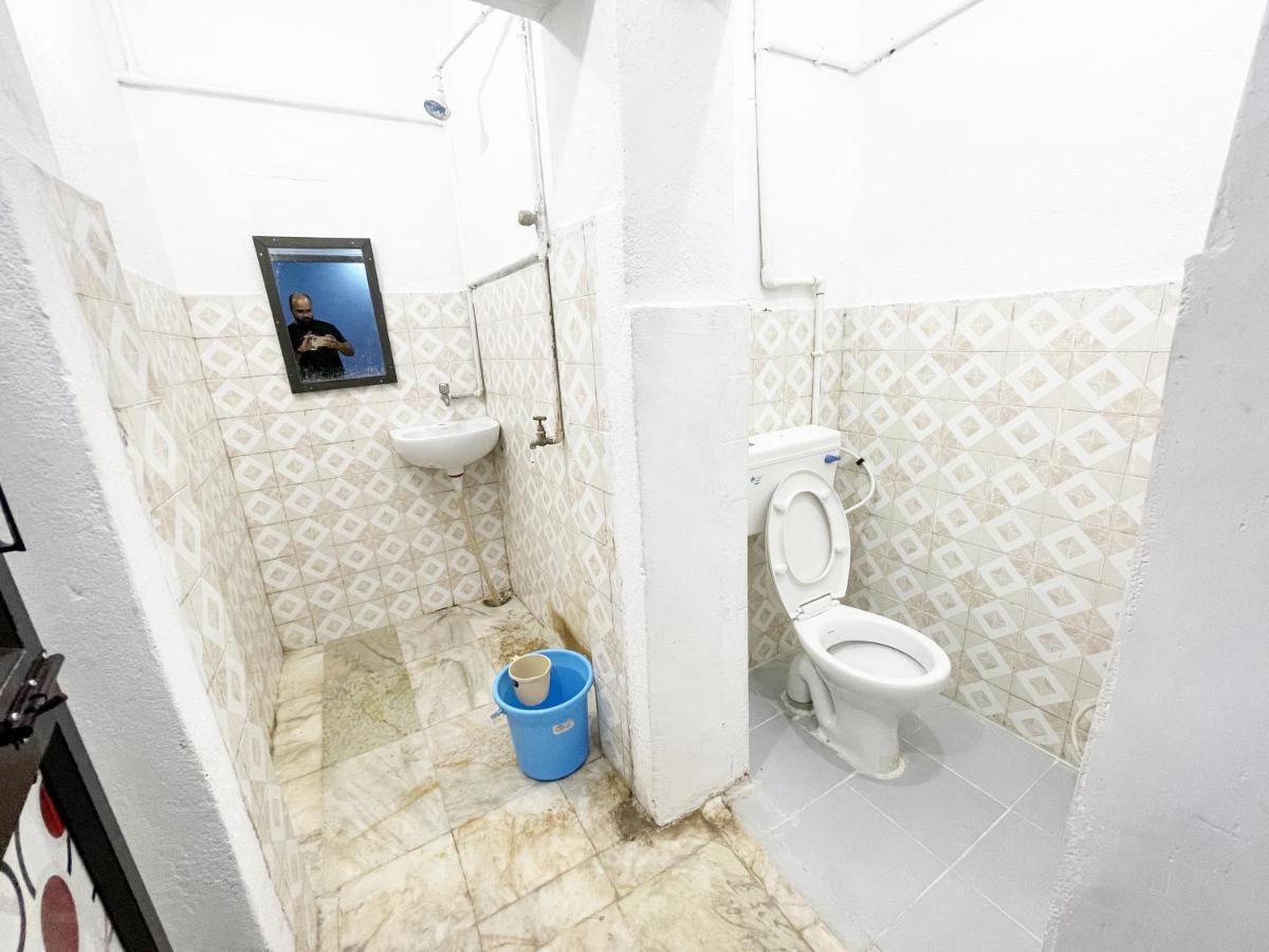 Hotel Radha Krishna Puri Esterno foto