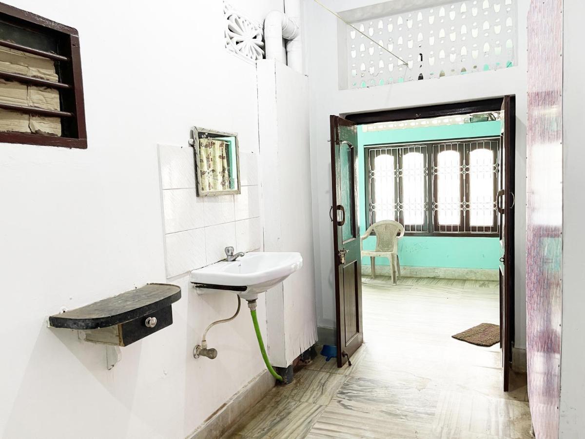 Hotel Radha Krishna Puri Esterno foto