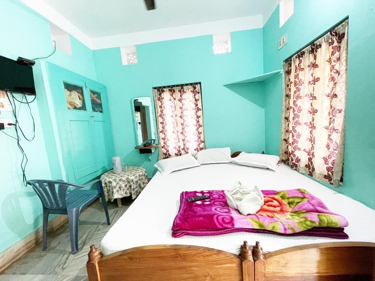 Hotel Radha Krishna Puri Esterno foto