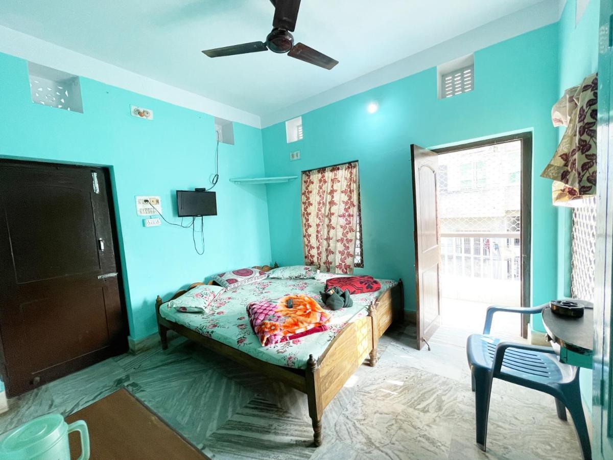 Hotel Radha Krishna Puri Esterno foto