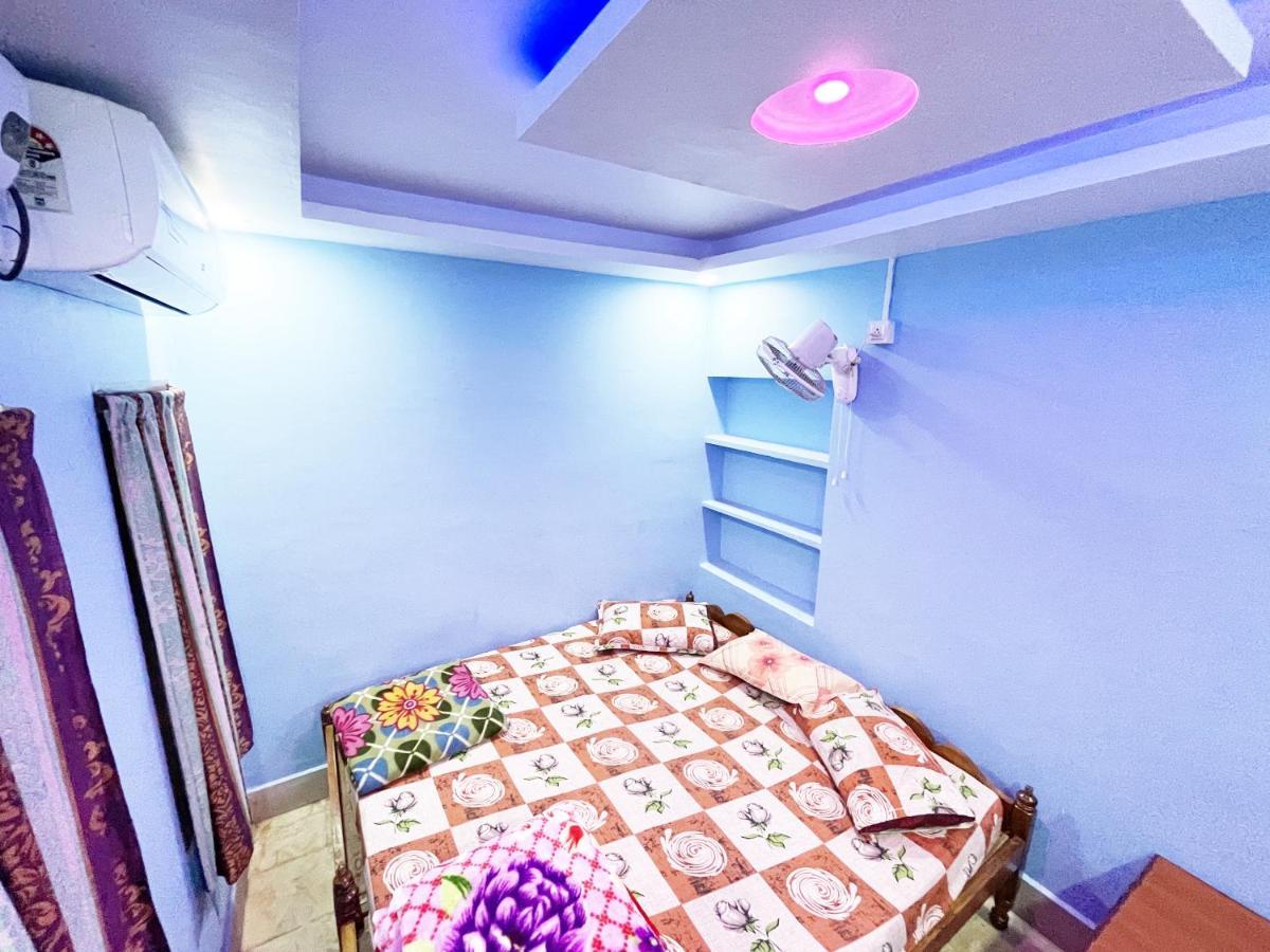 Hotel Radha Krishna Puri Esterno foto