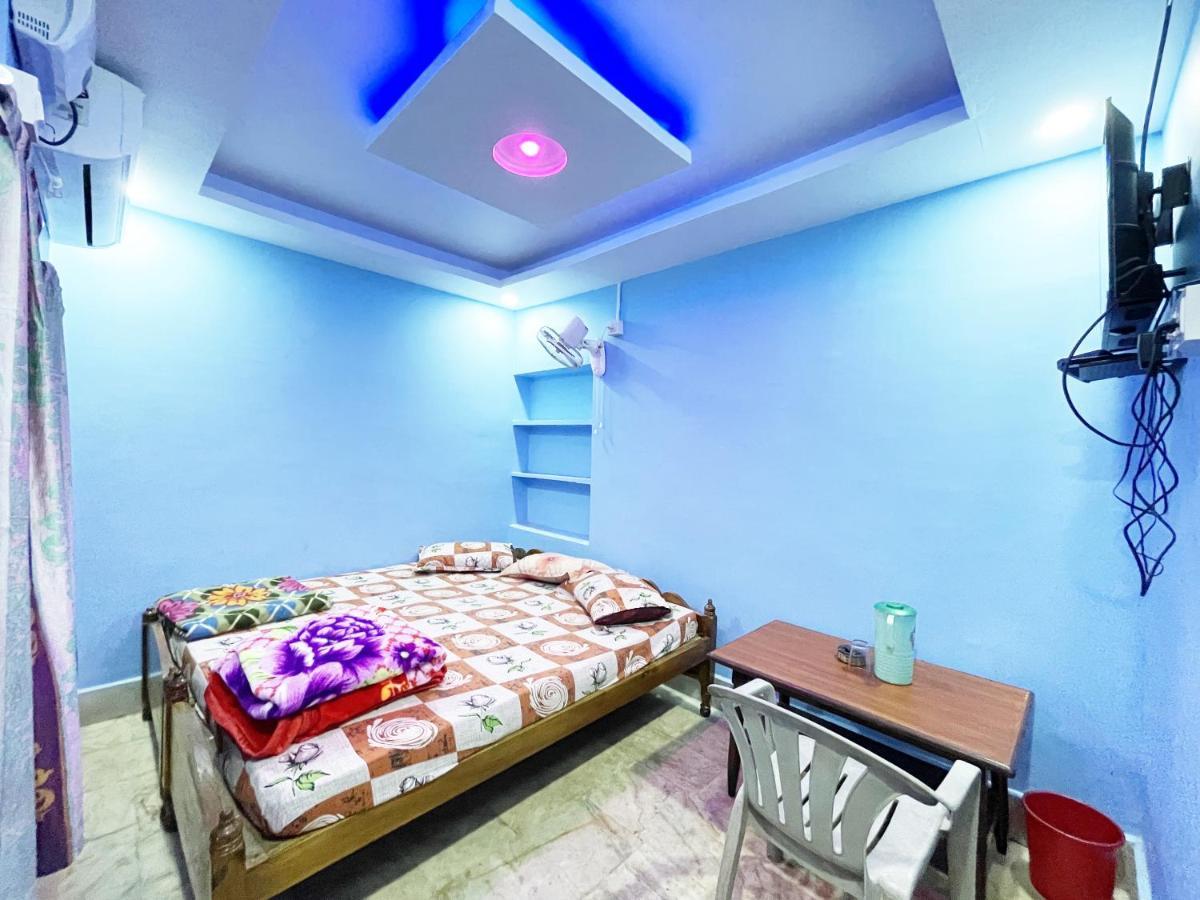Hotel Radha Krishna Puri Esterno foto