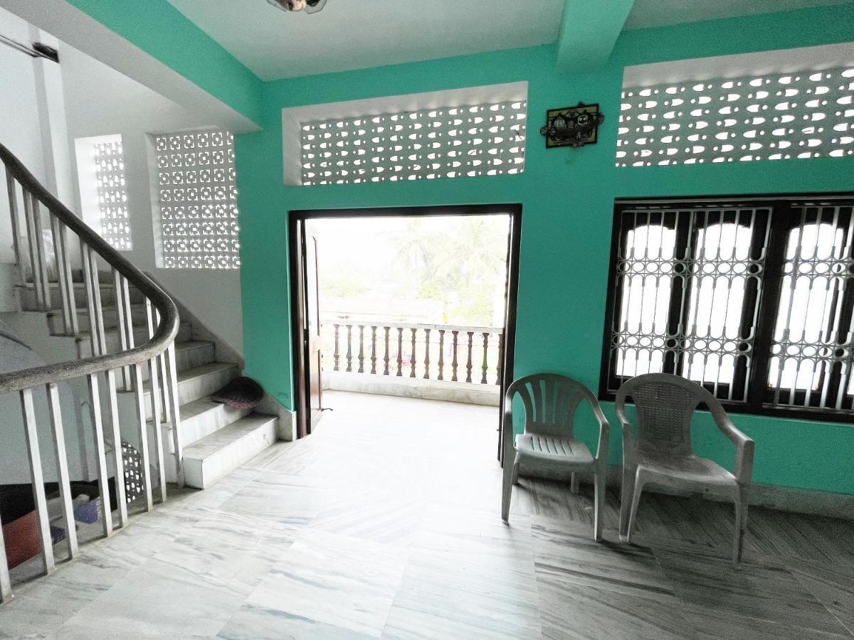 Hotel Radha Krishna Puri Esterno foto