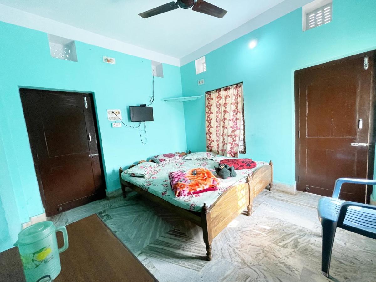Hotel Radha Krishna Puri Esterno foto