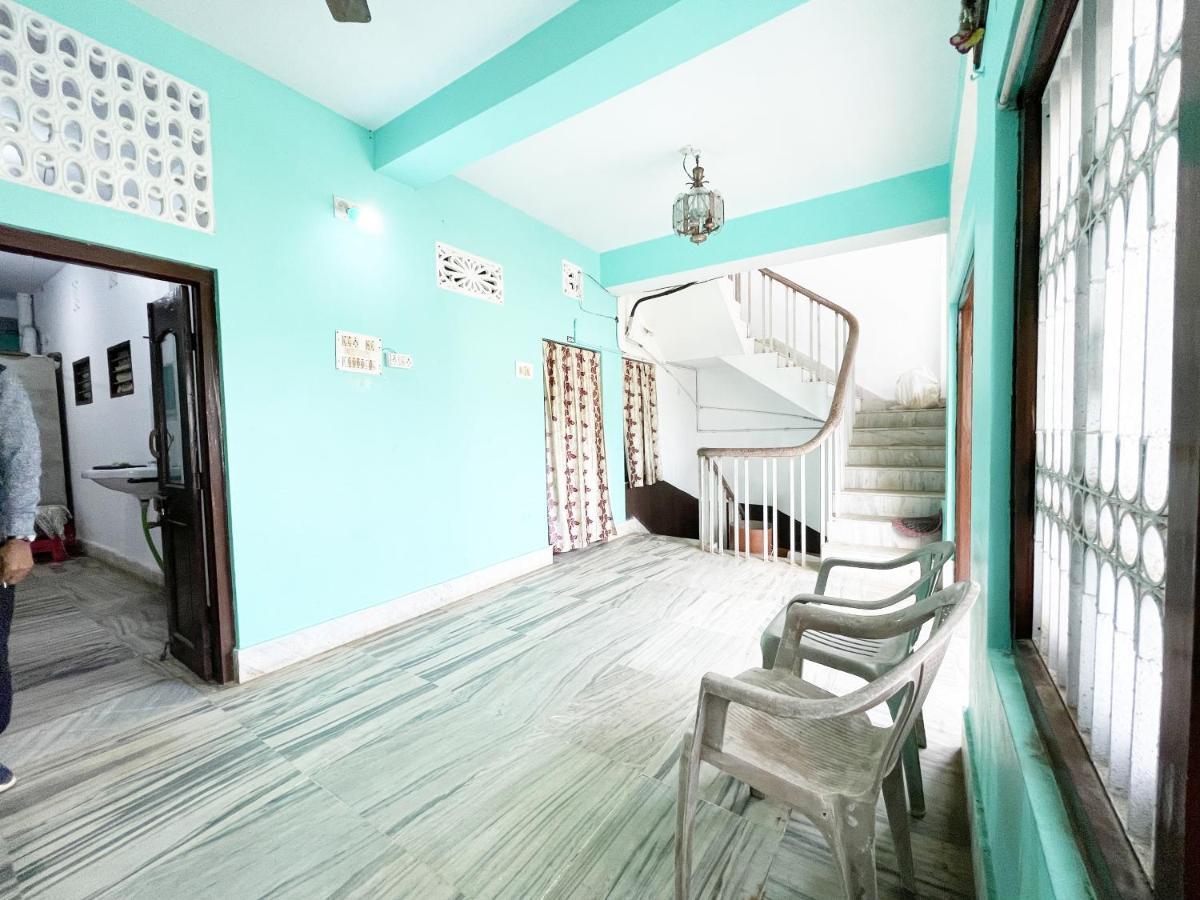 Hotel Radha Krishna Puri Esterno foto