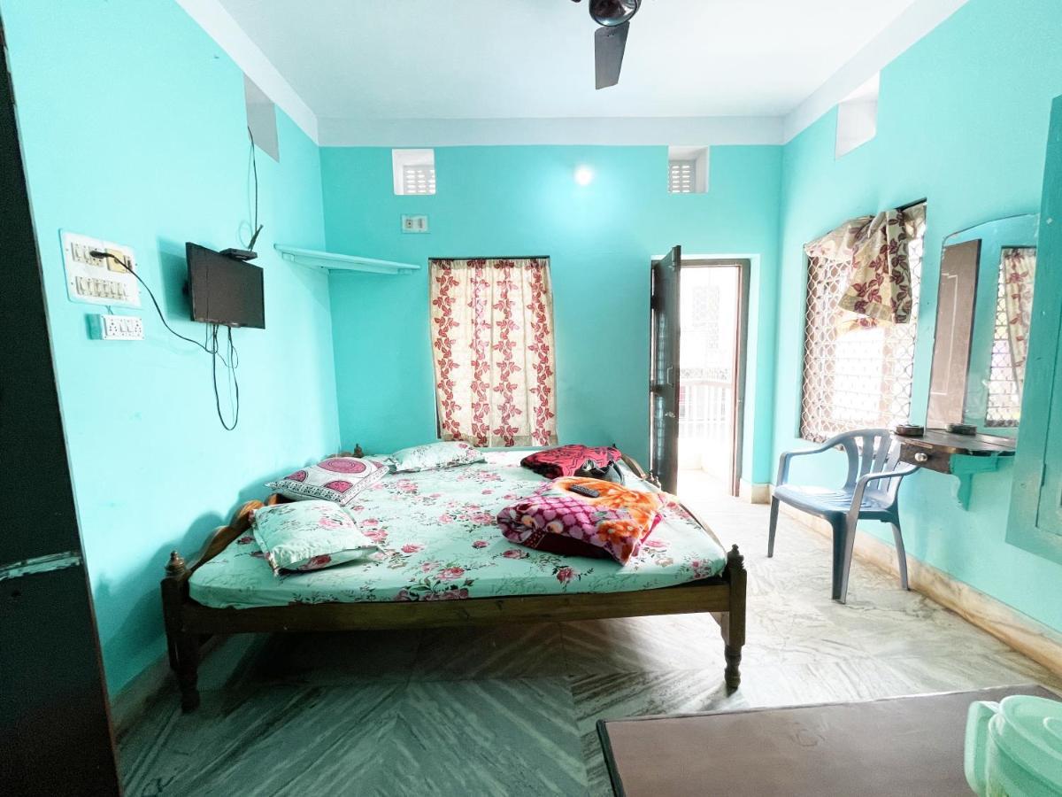 Hotel Radha Krishna Puri Esterno foto