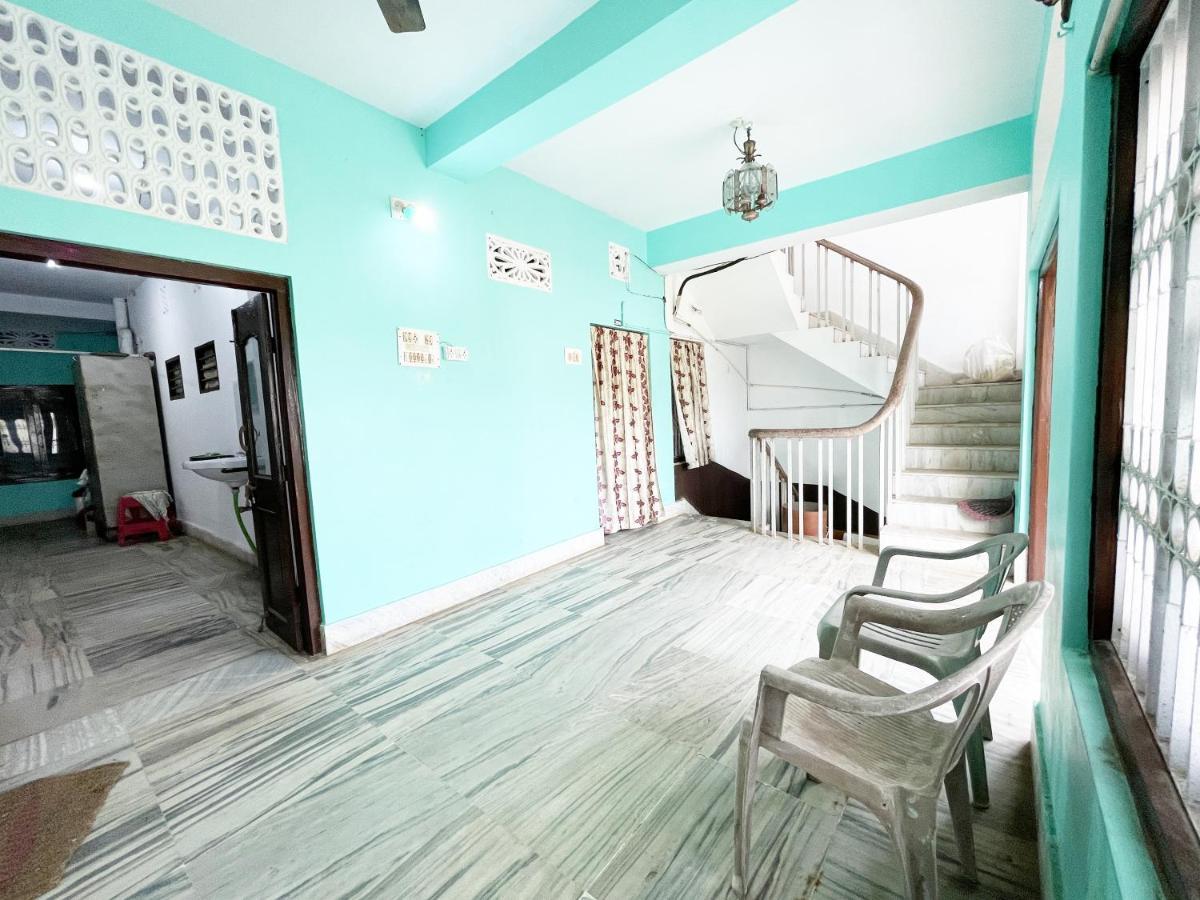 Hotel Radha Krishna Puri Esterno foto