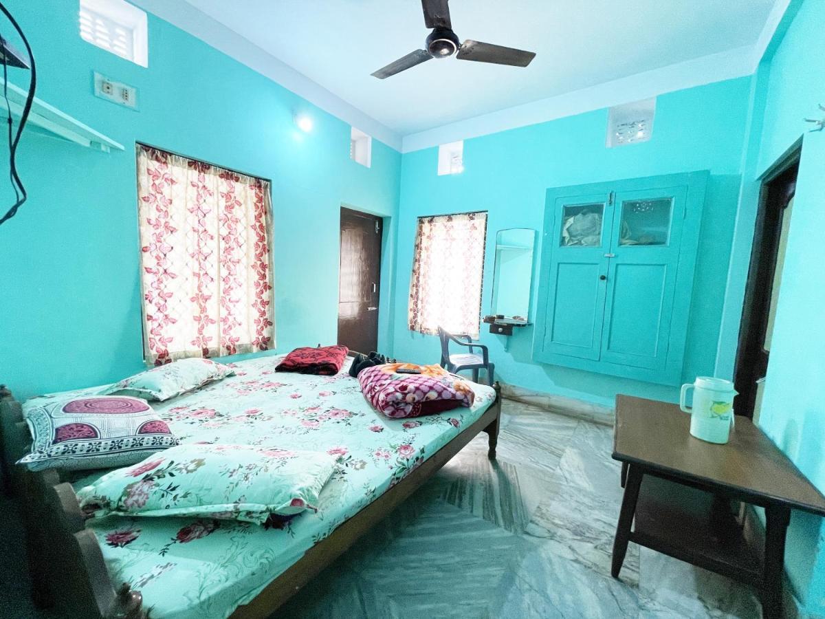 Hotel Radha Krishna Puri Esterno foto