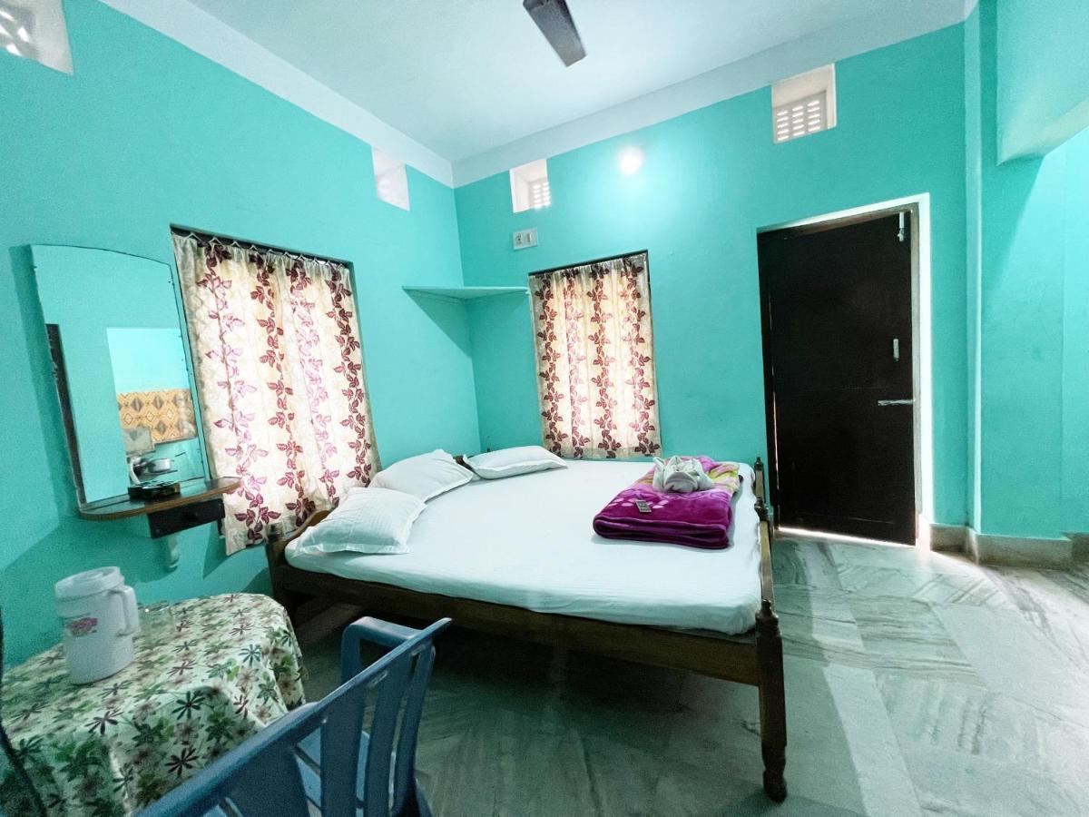 Hotel Radha Krishna Puri Esterno foto